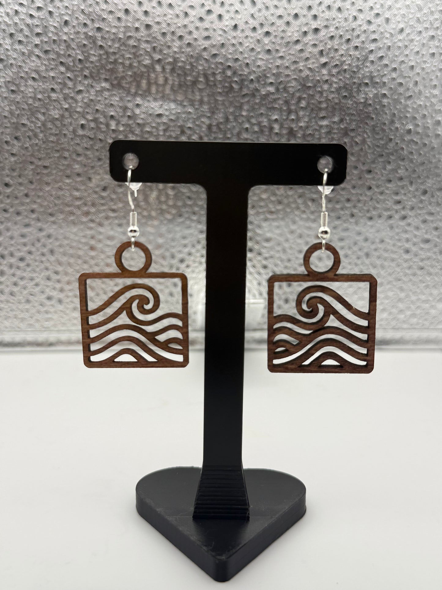 Wave element earrings